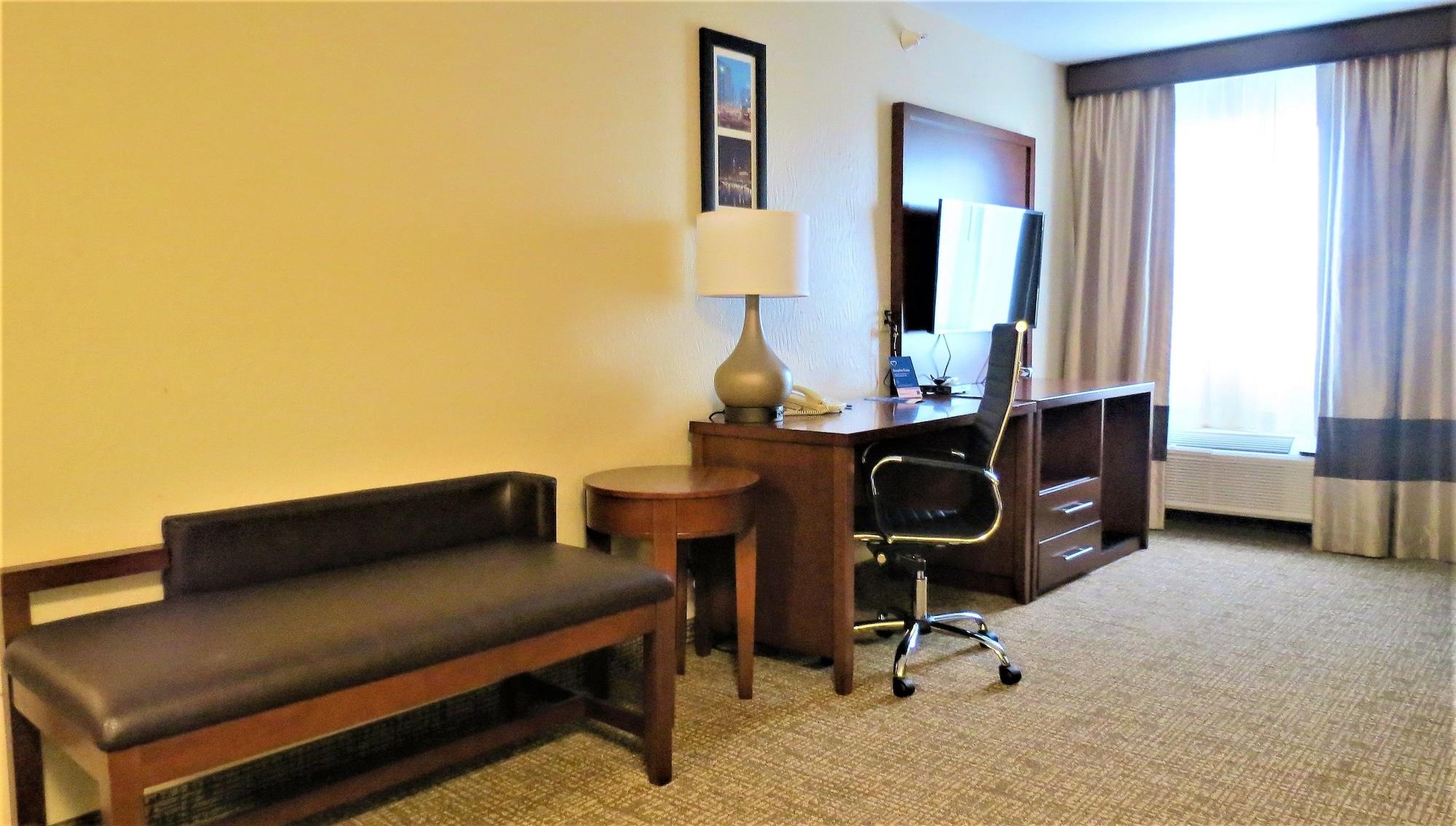 Comfort Inn & Suites Fairborn Near Wright Patterson Afb Kültér fotó