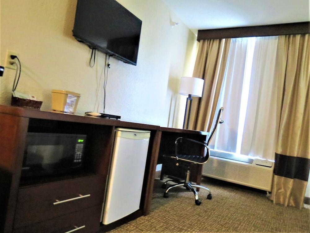Comfort Inn & Suites Fairborn Near Wright Patterson Afb Kültér fotó