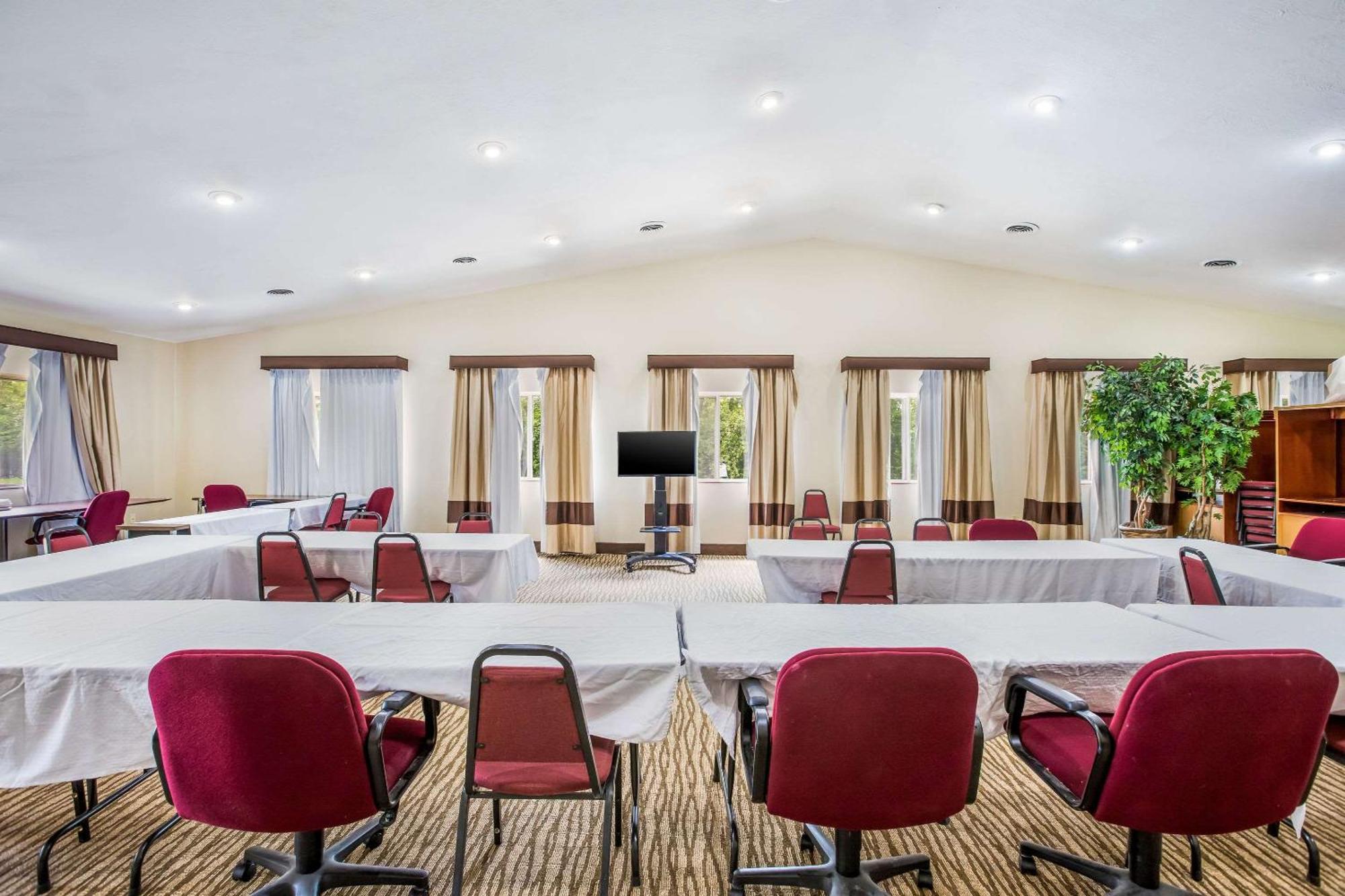 Comfort Inn & Suites Fairborn Near Wright Patterson Afb Kültér fotó