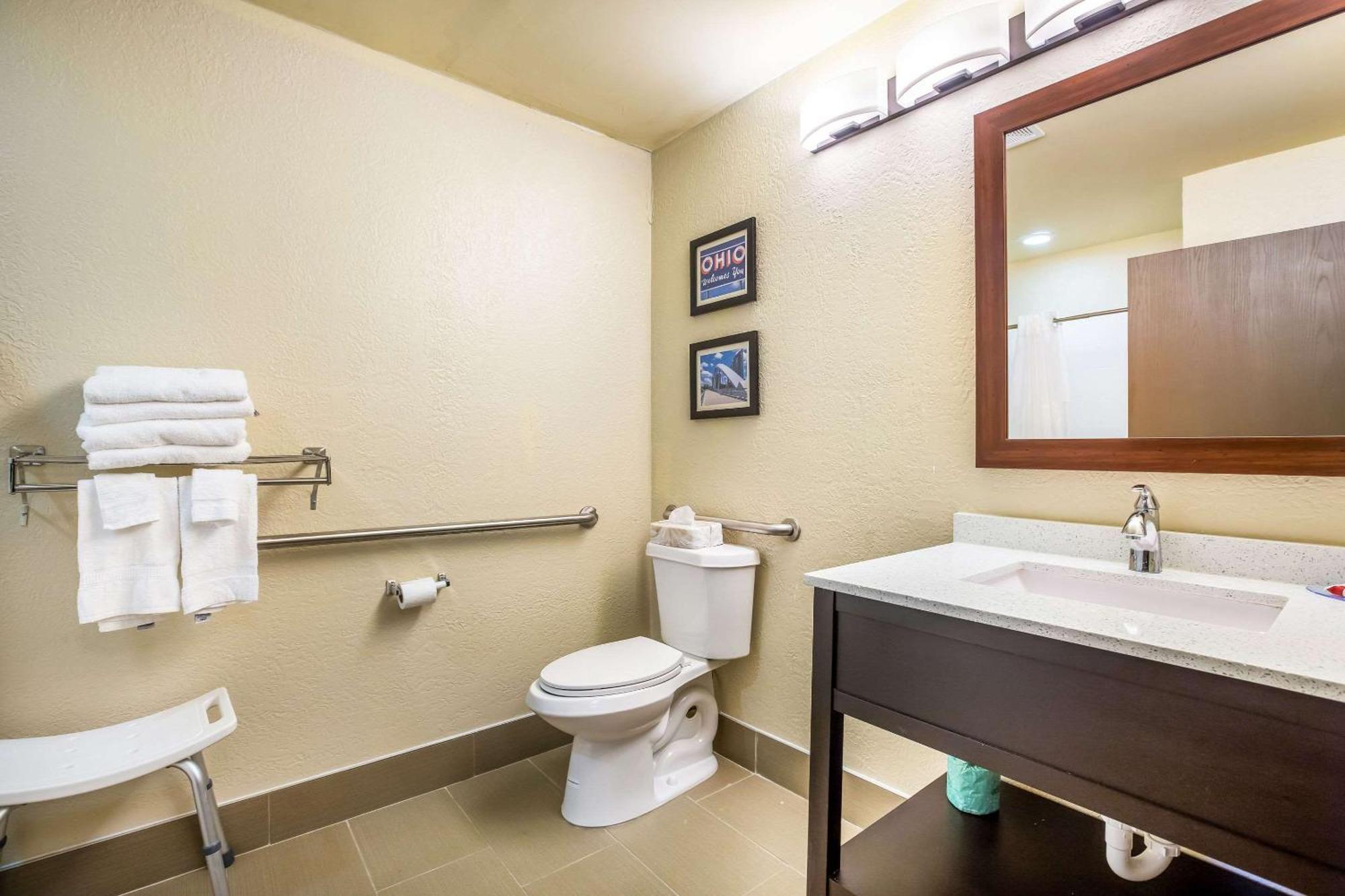 Comfort Inn & Suites Fairborn Near Wright Patterson Afb Kültér fotó