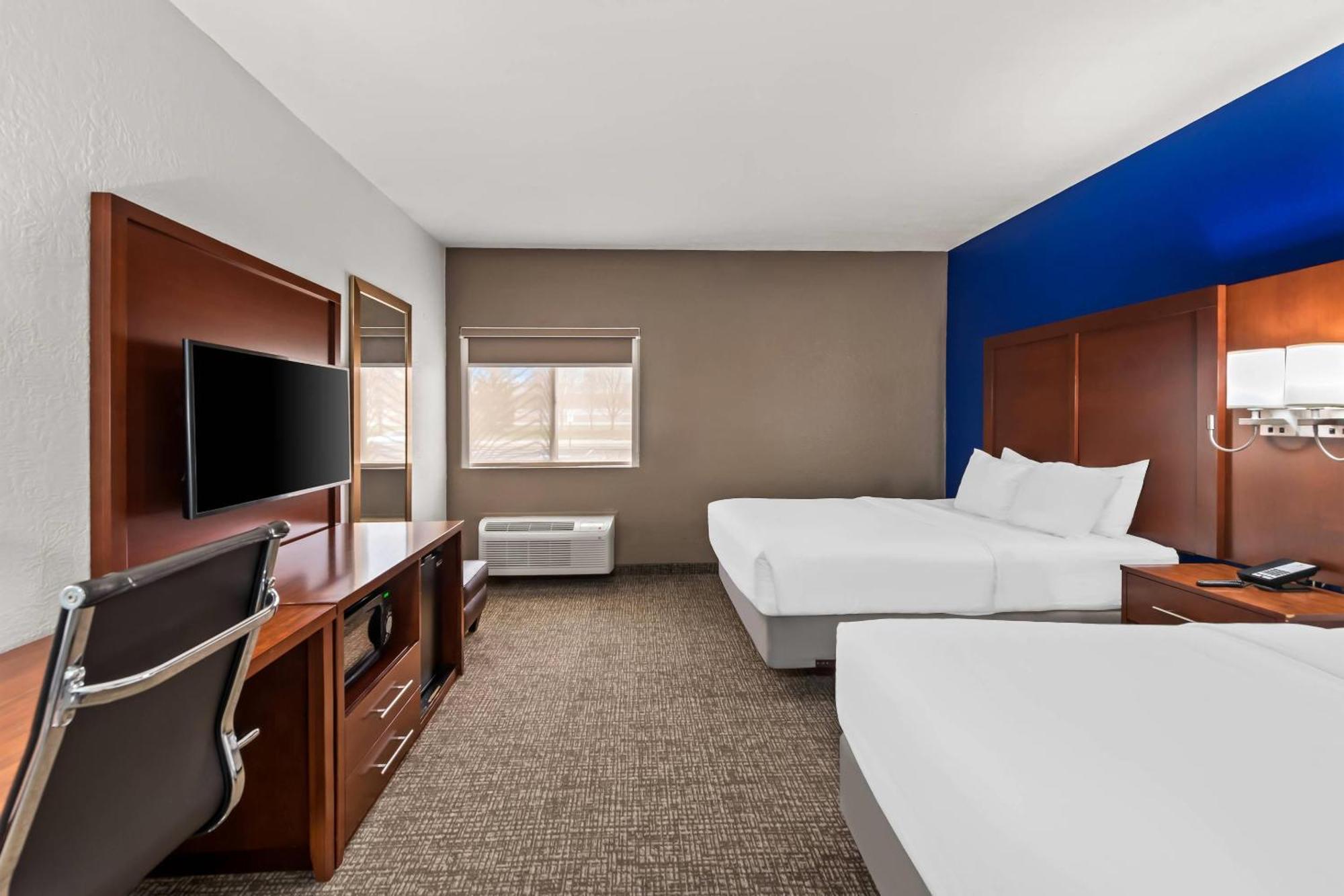Comfort Inn & Suites Fairborn Near Wright Patterson Afb Kültér fotó