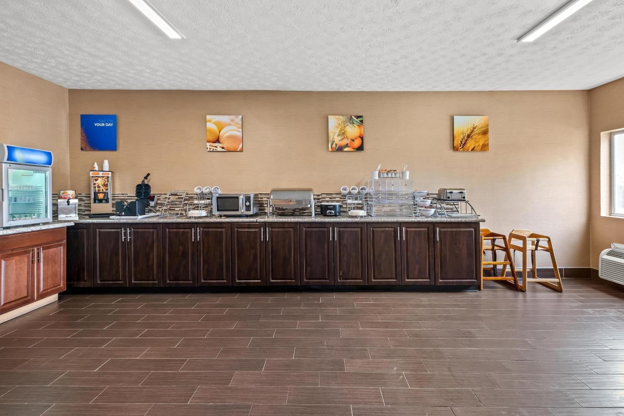 Comfort Inn & Suites Fairborn Near Wright Patterson Afb Kültér fotó