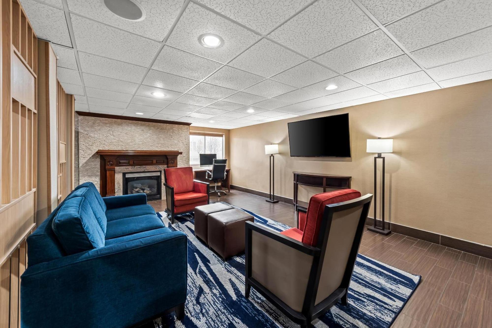 Comfort Inn & Suites Fairborn Near Wright Patterson Afb Kültér fotó