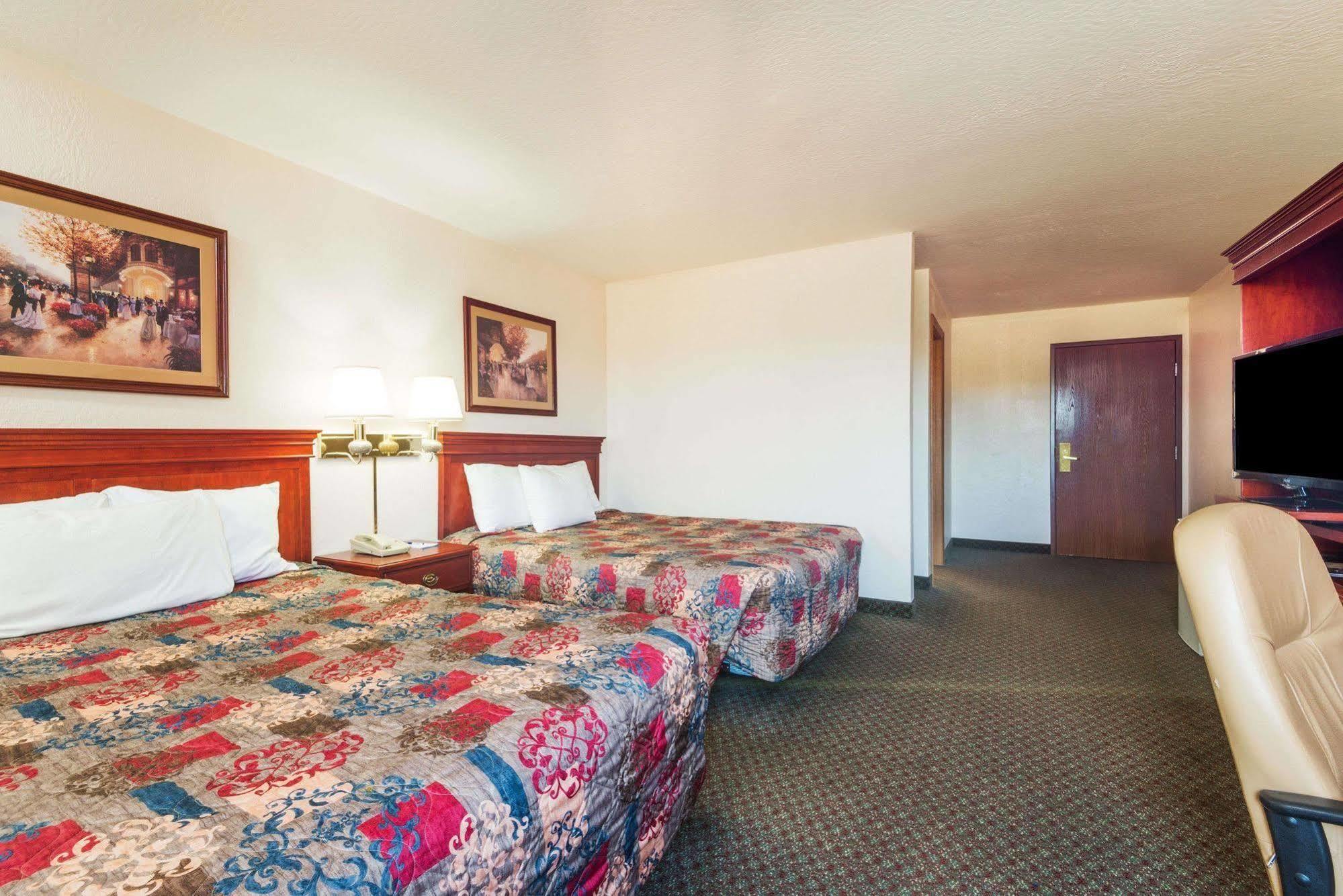 Comfort Inn & Suites Fairborn Near Wright Patterson Afb Kültér fotó